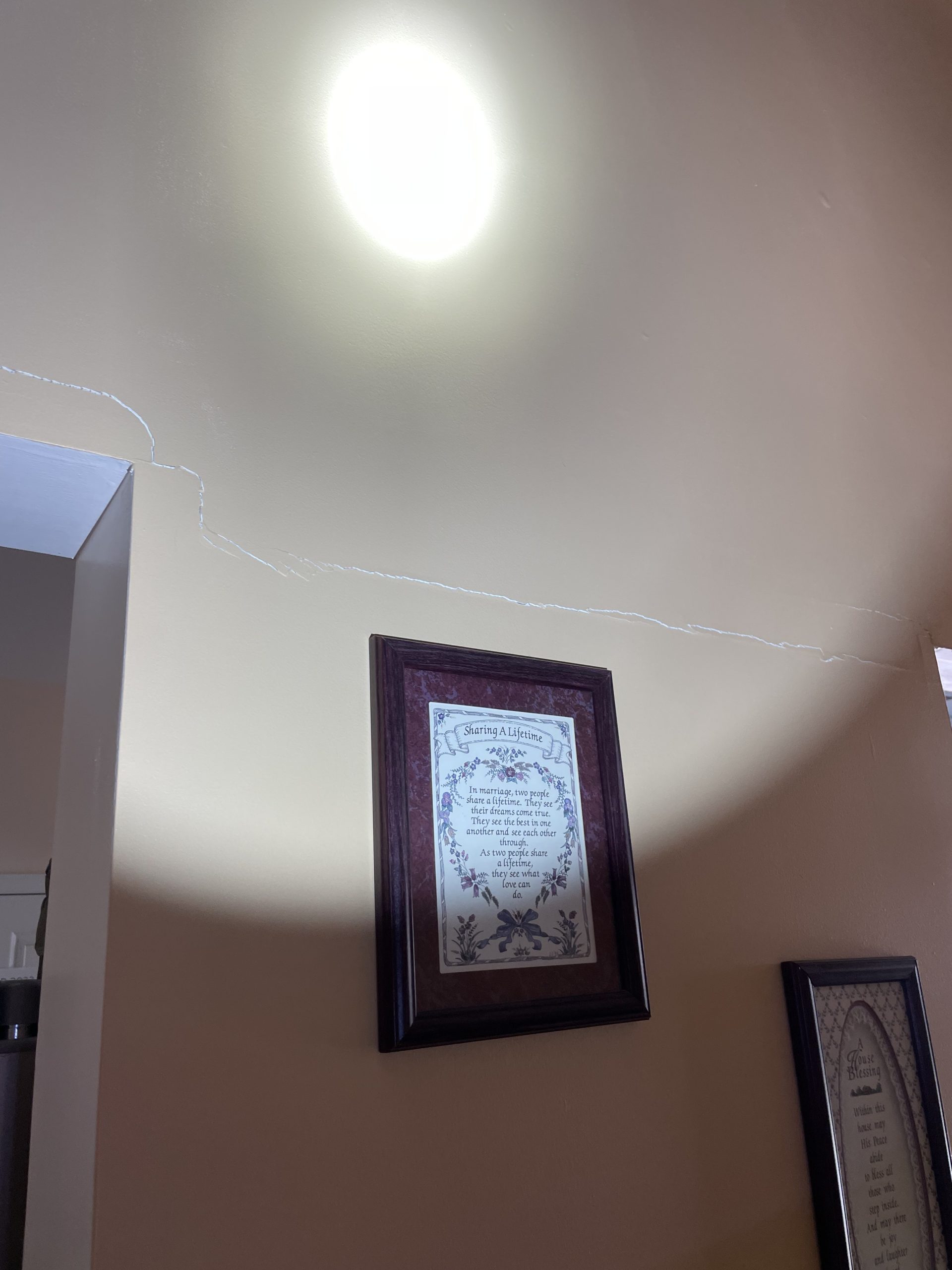 wall cracks horizontal